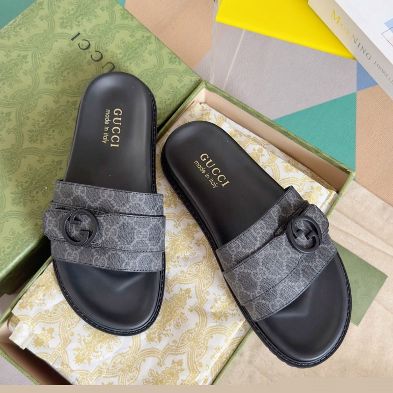 G*u*i slippers